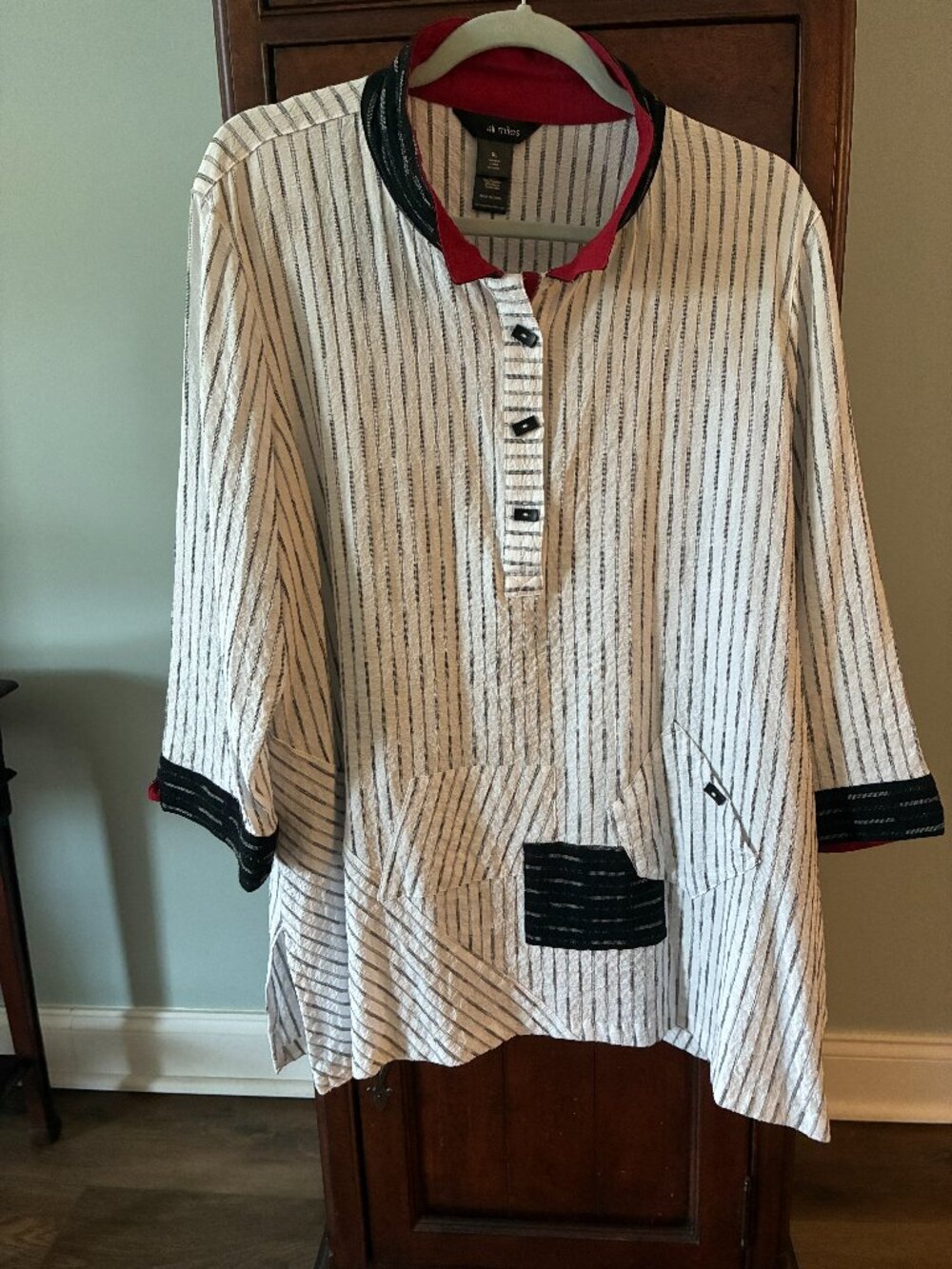 Ali Miles white/black stripe top